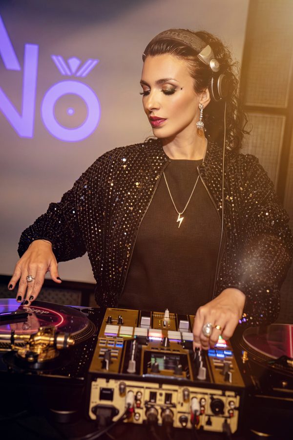 DJ Lisa Bueno em evento corporativo de grande marca, foto 7