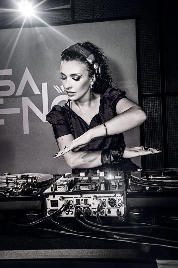 DJ Lisa Bueno tocando em casamento em São Paulo, foto 8