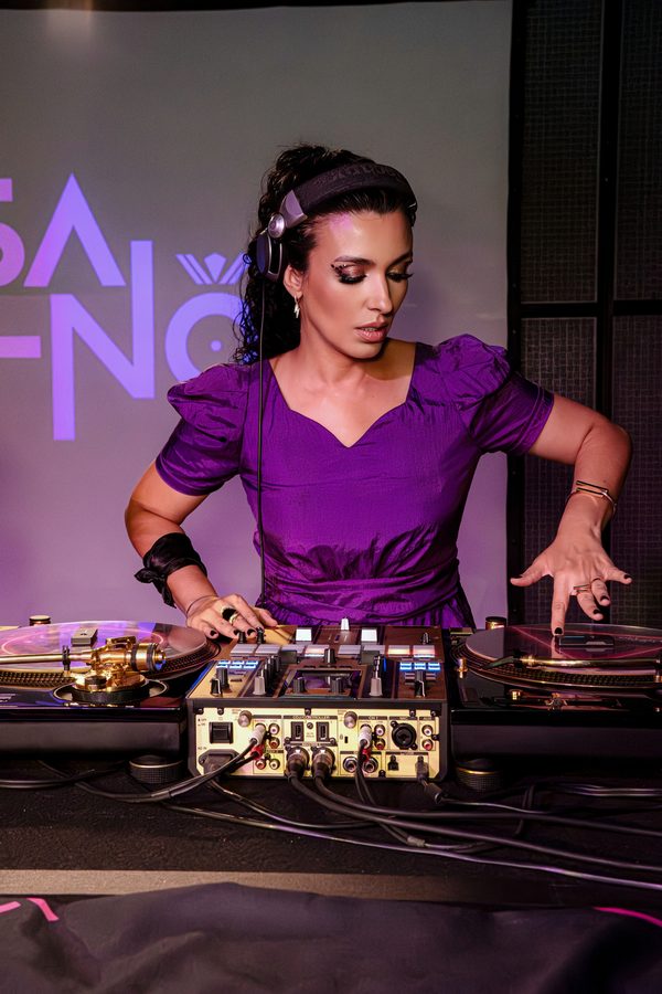 DJ Lisa Bueno animando festa de aniversário em São Paulo, foto 11