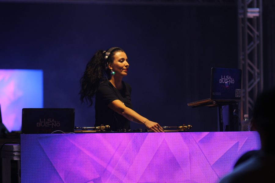 DJ Lisa Bueno em set Open Format para convidados, foto 19