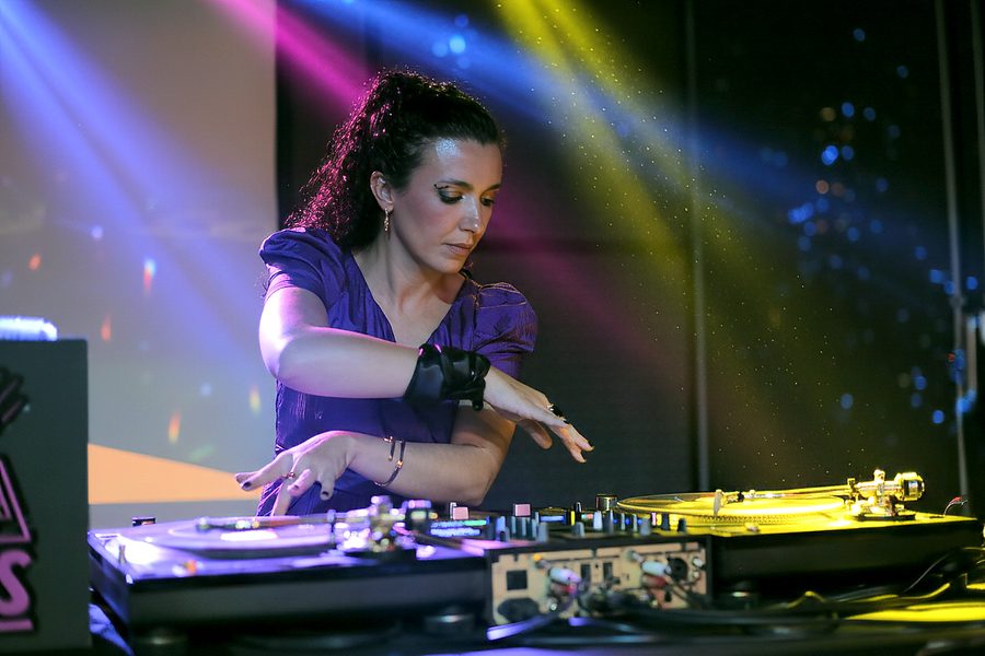DJ Lisa Bueno em evento corporativo de grande marca, foto 21